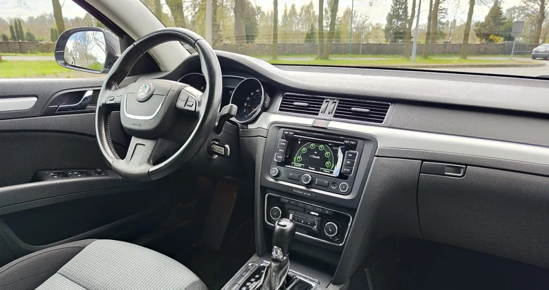 Skoda Superb cena 35900 przebieg: 277000, rok produkcji 2013 z Praszka małe 497